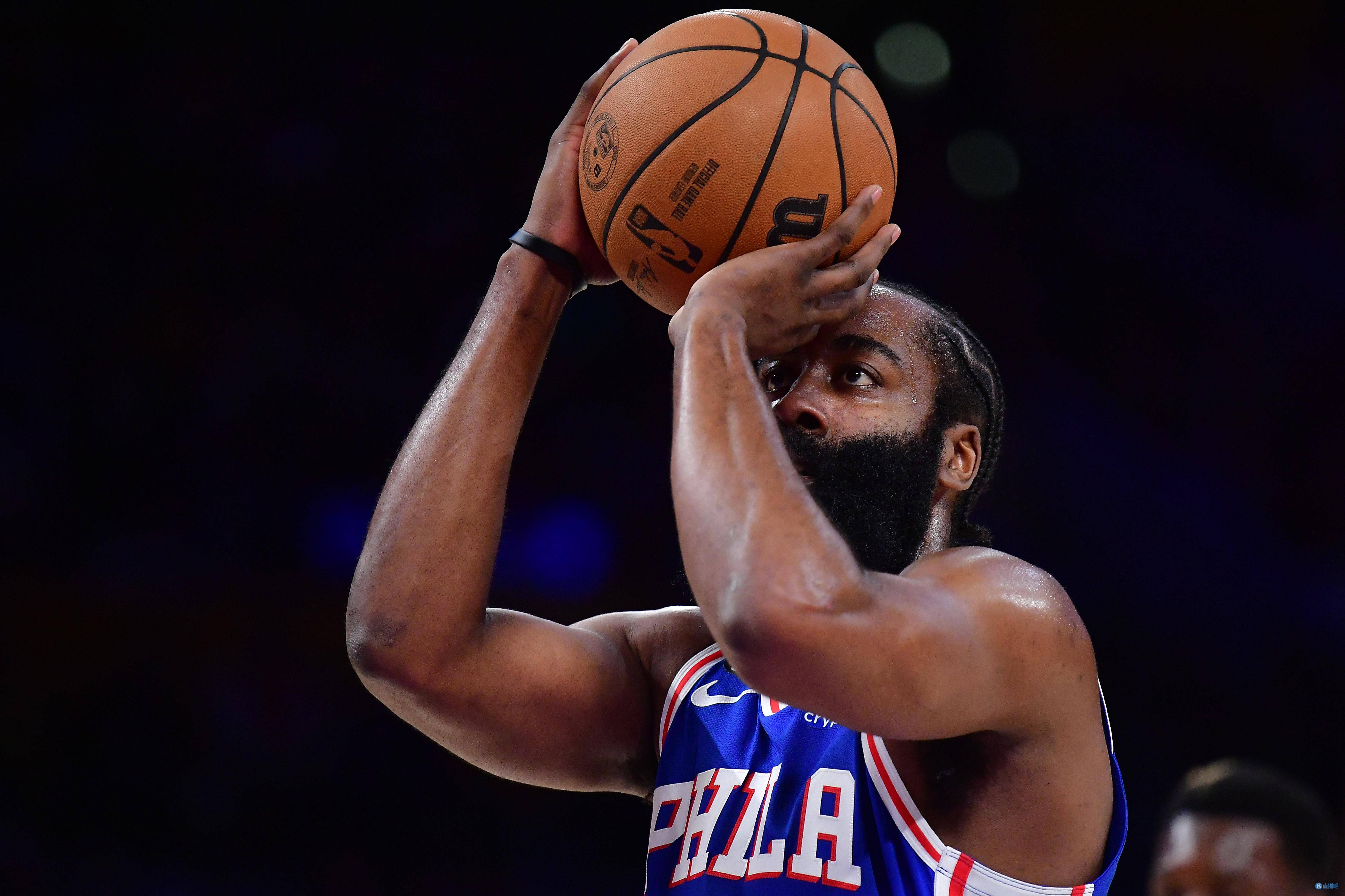 洛杉矶快船迎全明星赛关键赛;加时末段豪取连胜;悬念犹存;资深球员宣示担当的简单介绍 洛杉矶快船迎全明星赛关键赛;加时末段豪取连胜;悬念犹存;资深球员宣示担当的简单介绍