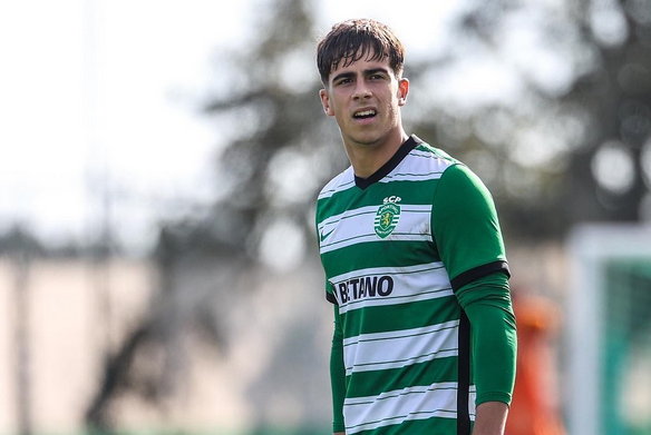 包含荷甲赛程吃紧，上海久事赛前再遭质疑，更衣室稳定，球探报告显示潜力的词条