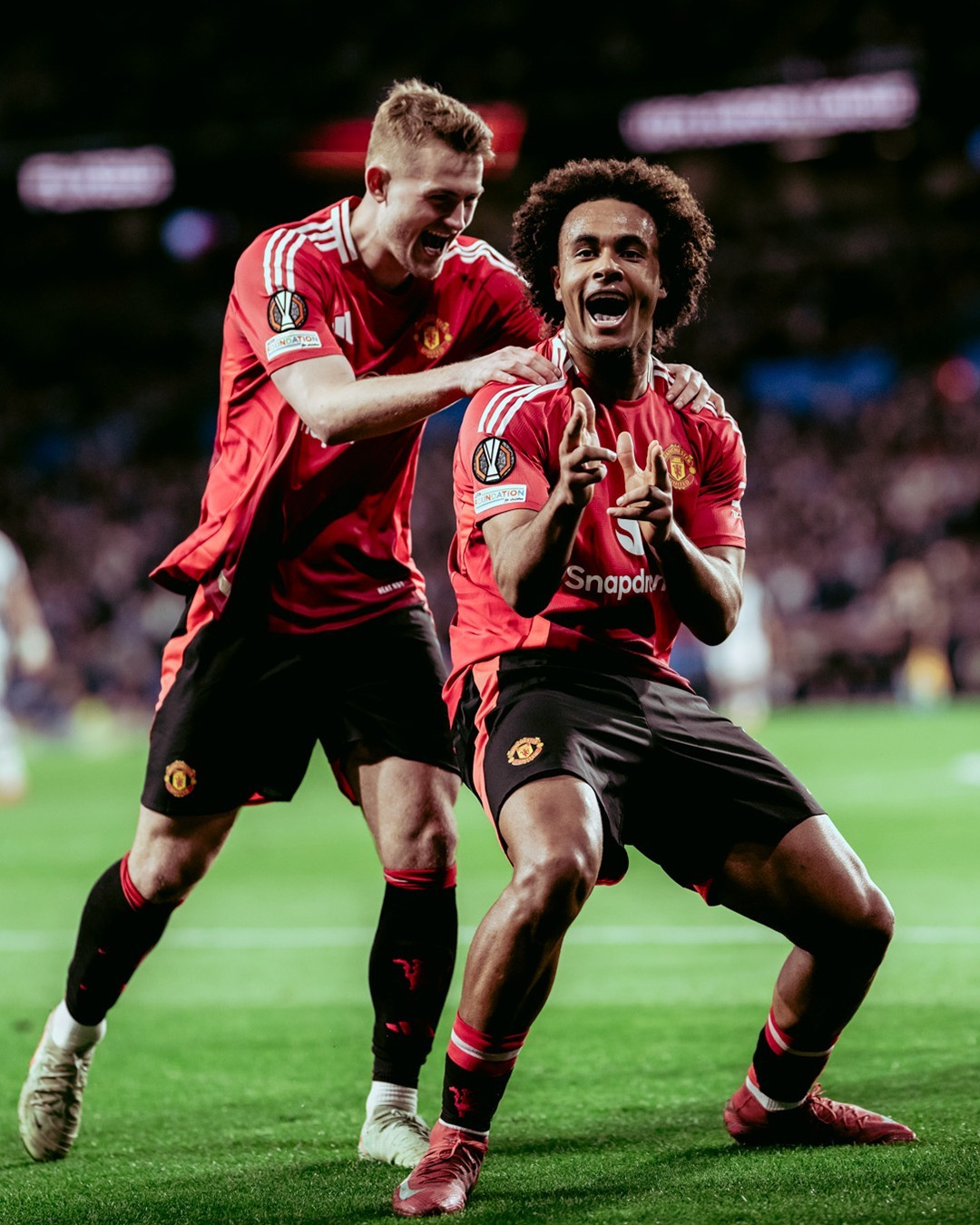 爱游戏体育曼联训练开放日，赛后止住颓势引欢呼，西甲在即，更衣室氛围转暖的简单介绍