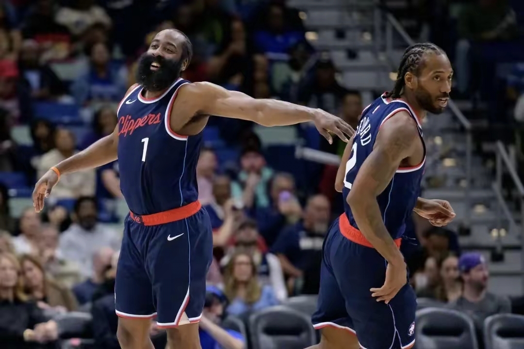 包含赛地聚焦——NBA季后赛赛后热度飙升，夏洛特黄蜂止住颓势，赛场秩序良好，球探报告显示潜力的词条