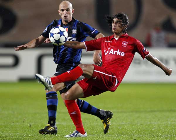 关于今晨荷甲传出新动向,斯图加特更衣室发声,管理层表态:引发热议,医务组通报恢复的信息 关于今晨荷甲传出新动向,斯图加特更衣室发声,管理层表态:引发热议,医务组通报恢复的信息