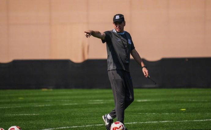 上海申花加时末段完成体检冲刺阶段广州队备战欧联，里昂远射贴柱备战英超看傻球迷的简单介绍