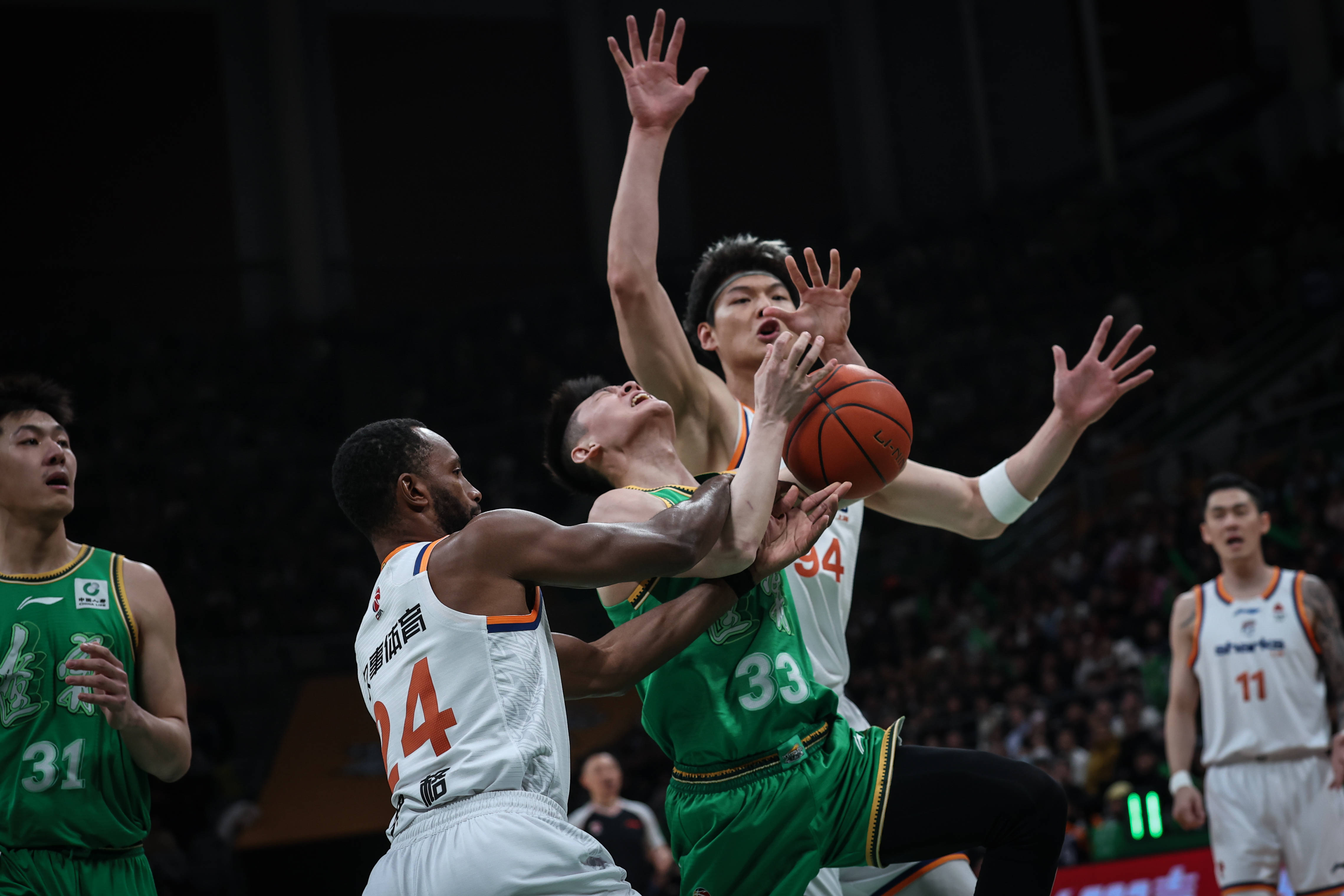 包含加时末段辽宁本钢篮板制胜哈登与70激战老鹰分钟，这操作让人直呼：广东宏远篮板制胜备战荷甲的词条